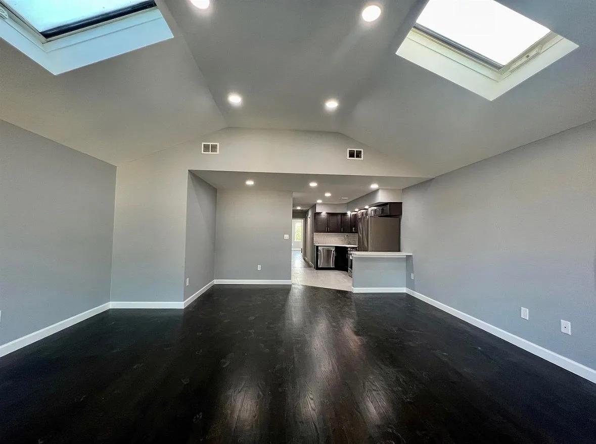 3 bed, 1200 sqft, $2,900 — Photo 3