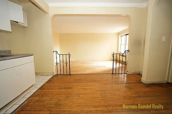 Rented by Norman Raindel, LREB | media 4