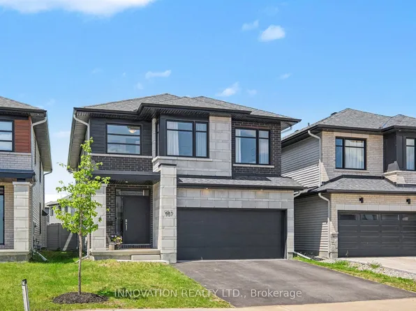 957 Atrium Rdg, Ottawa, ON K4M 0P3