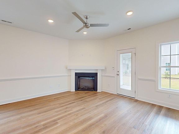 5th image of 2125 Dartford Drive #B