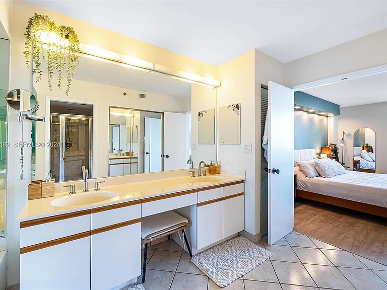 3600 Mystic Pointe Dr #1417 — Photo 13