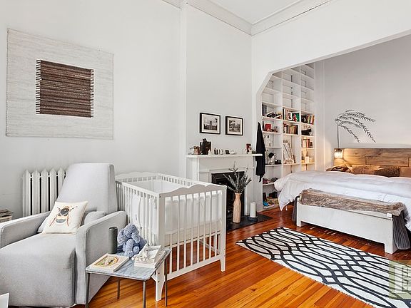 3rd image of 22 E 10th St APT 2