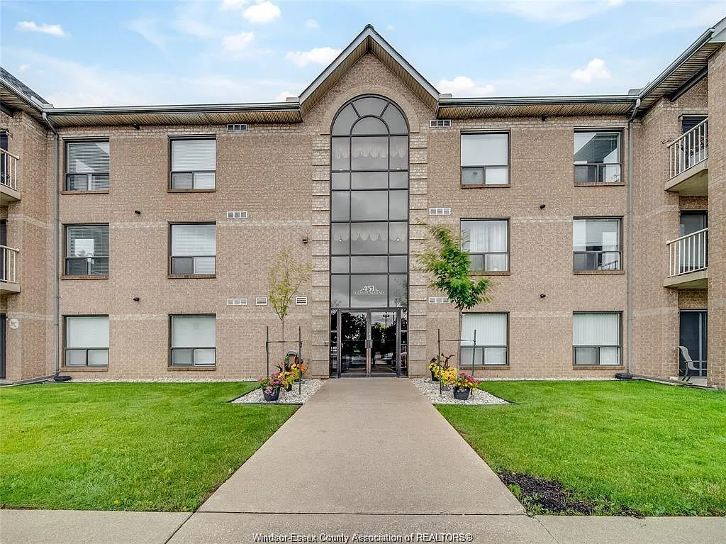 Building Photo - 451 Grand Marais Rd W #315