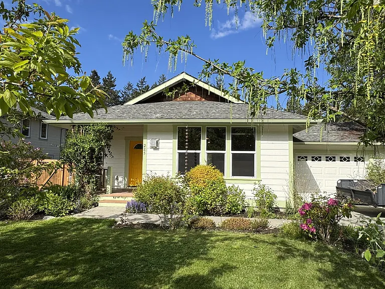 285 Browne St — Photo 2