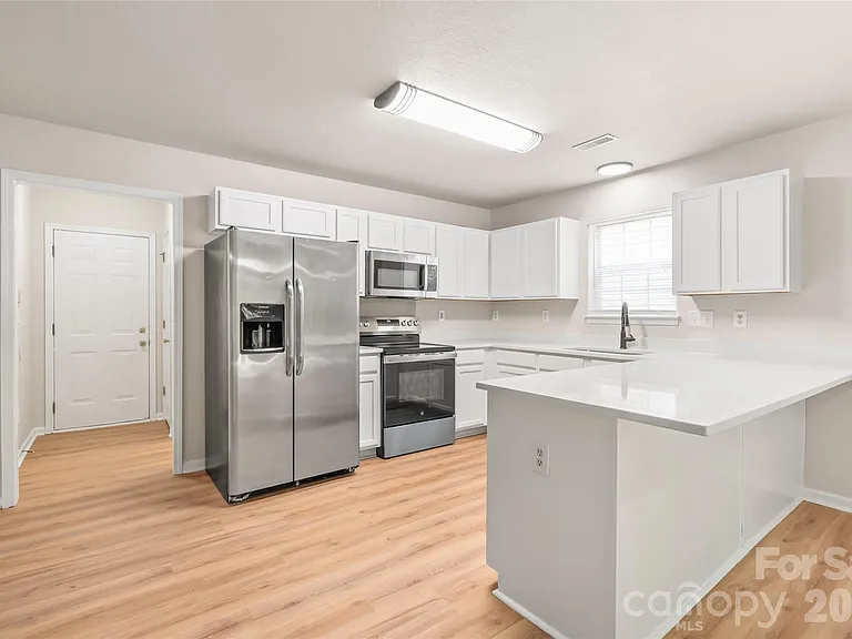 4506 Christenbury Hills Ln — Photo 3