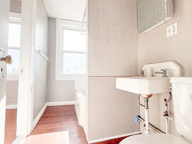 1824 Blossom — Photo 12