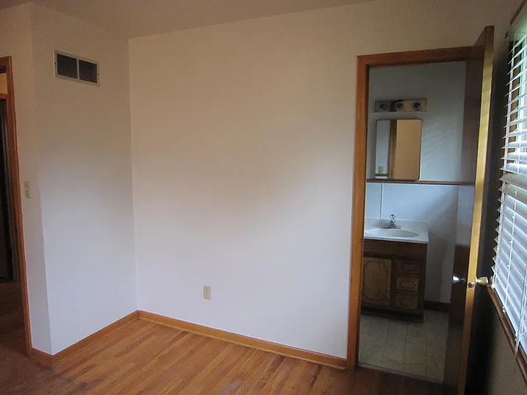3334 N 70th Ct — Photo 5
