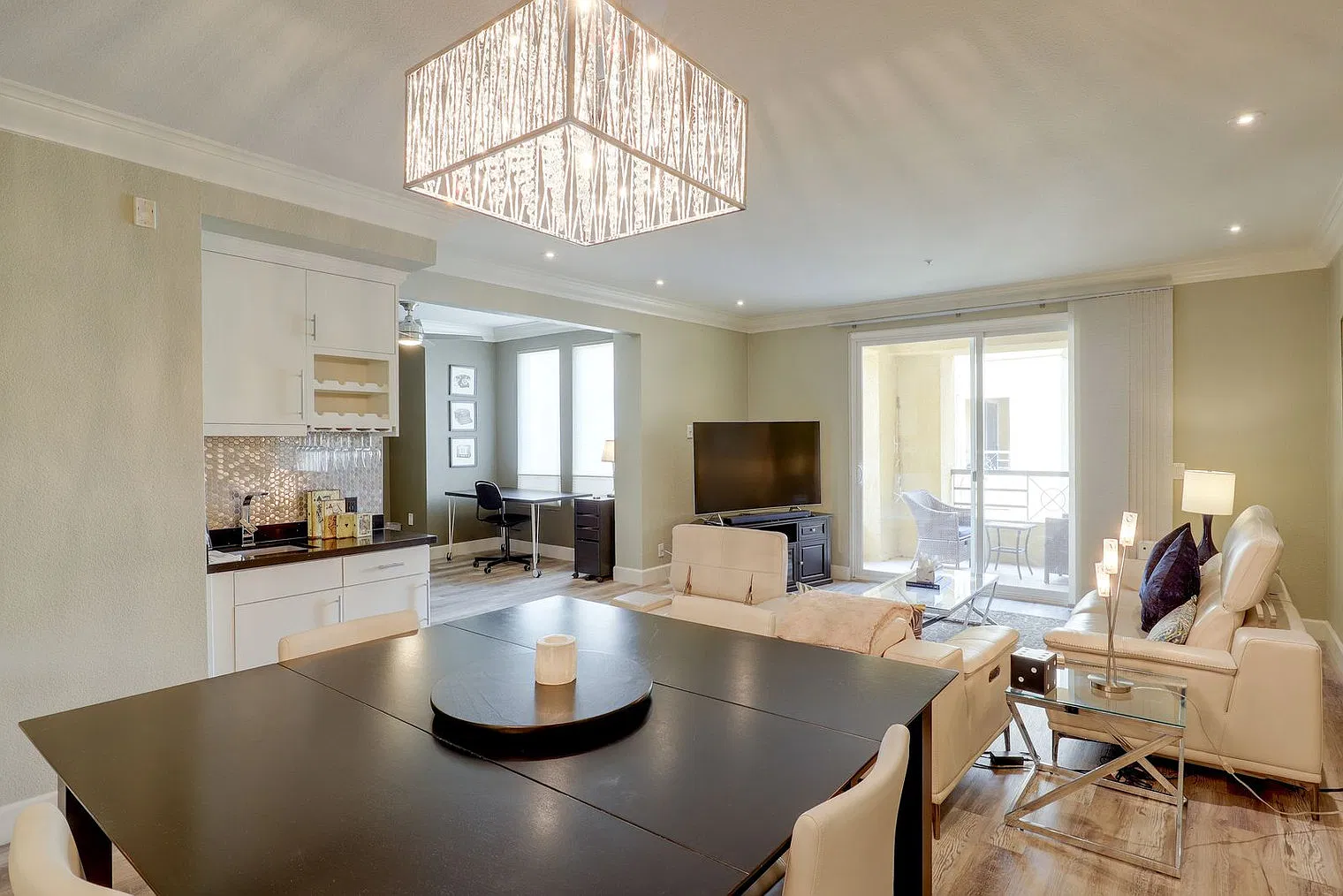 2 bed, 2.0 bath, 1291 sqft, $3,027 — Photo 2