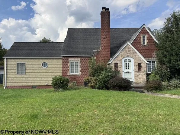 344 E 7th St, Weston, WV 26452