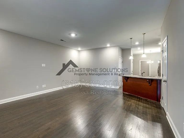 714 Hahn Ct — Photo 7