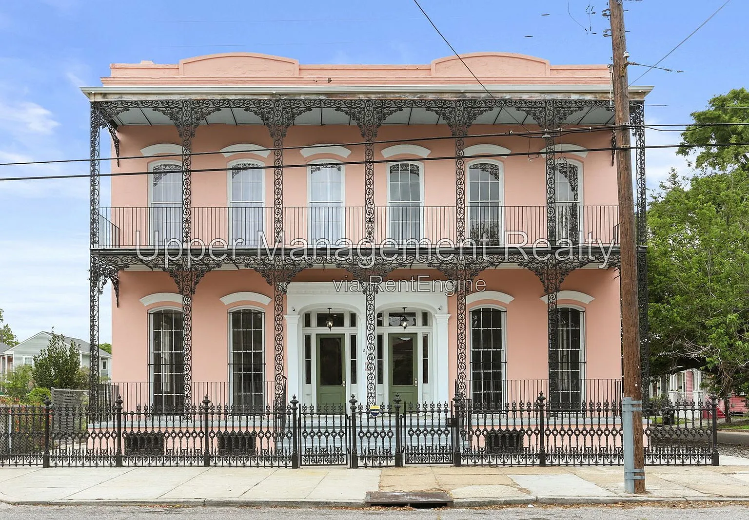 2 bed, 1.0 bath, 697 sqft, $1,600 — Photo 1