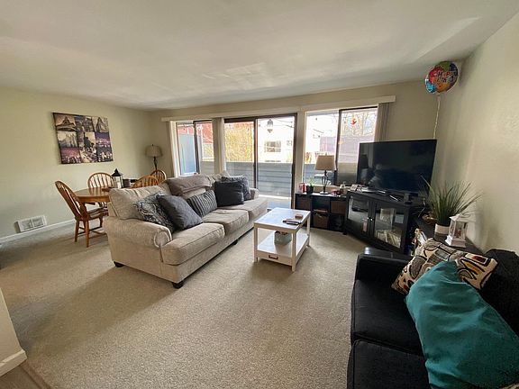 4th image of 8827 23rd Ave NE APT 1