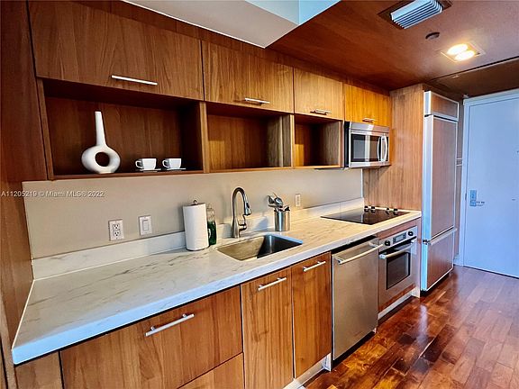 5th image of 50 Biscayne Blvd APT 909