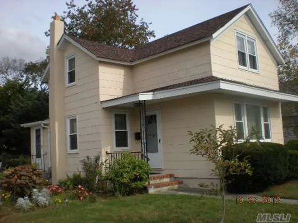 21 Cleveland St, Patchogue, NY 11772