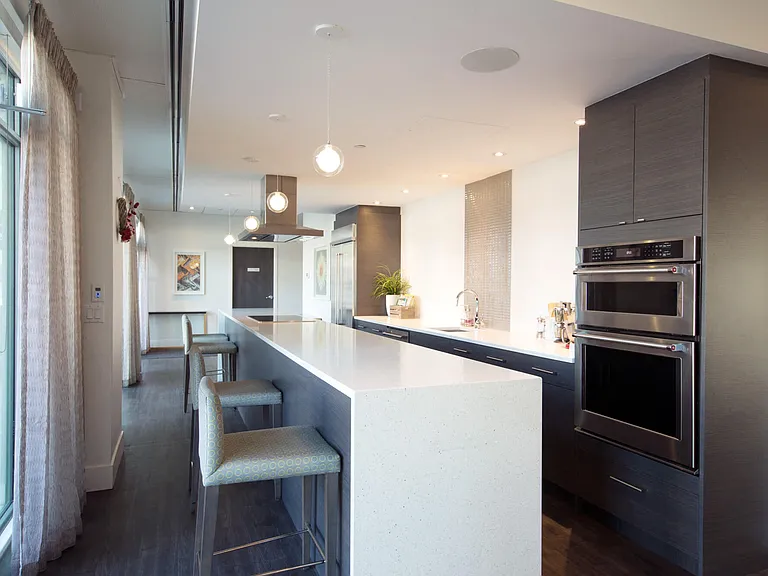 919 10th Ave SW — Photo 36