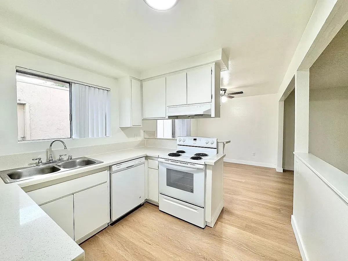 Westgate Villa Apartments — Photo 1