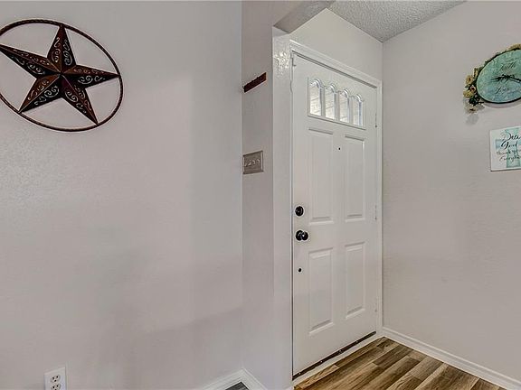 5th image of 1015 Shelly Dr
