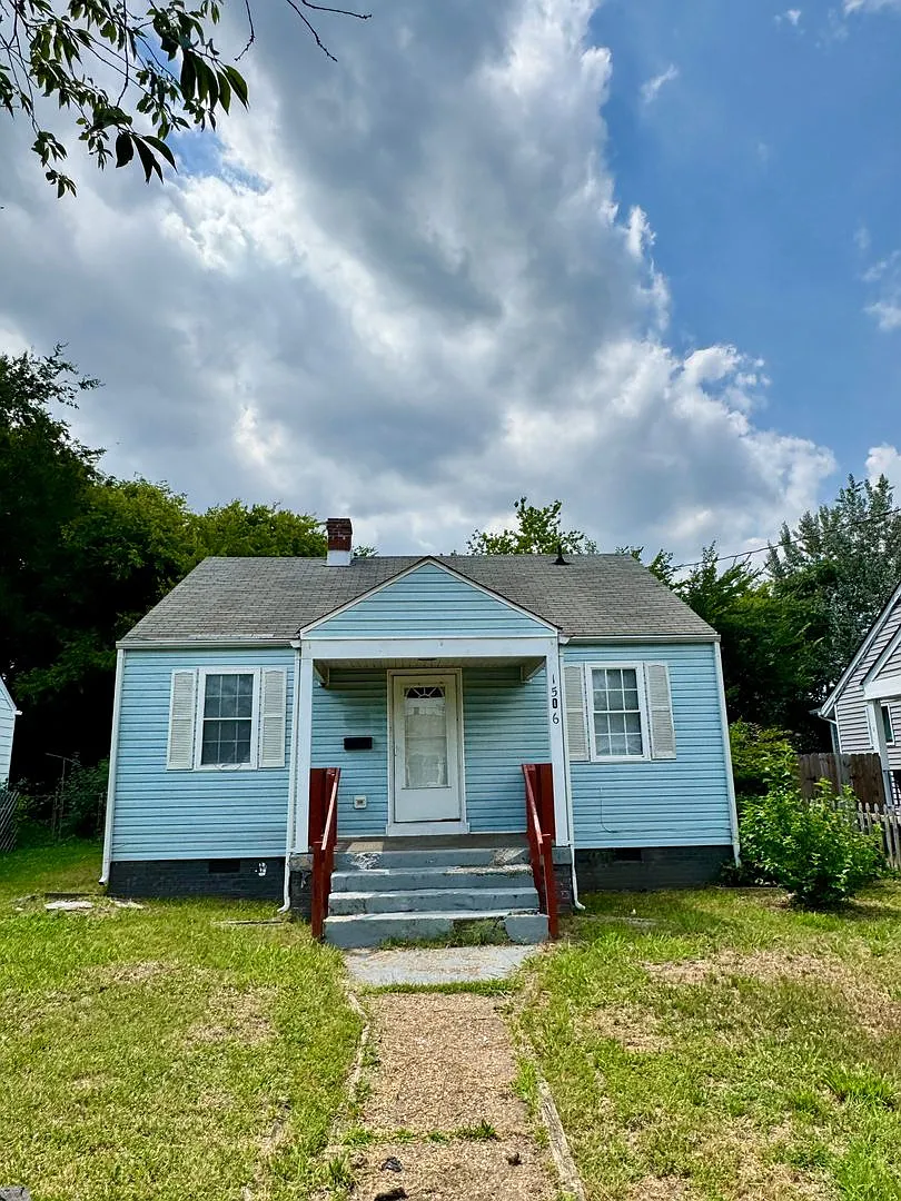 3 bed house in Church Hill! Enjoy big yard, great location, hardwoods, central Ac, and laundry! — Photo 3