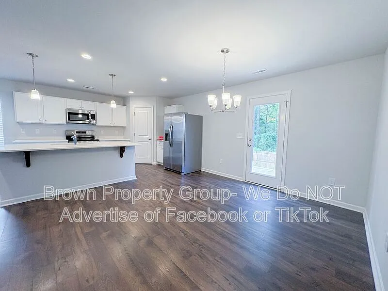4 bed, 3.0 bath, 2267 sqft, $2,095 — Photo 4