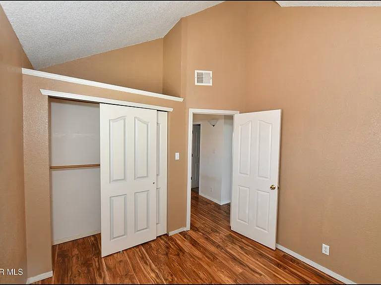 12121 Tower Hill Dr — Photo 32