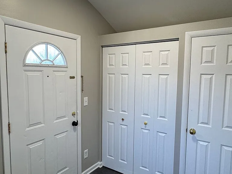 2325 Johnstown — Photo 3