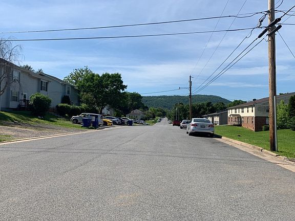 4th image of 320 Cherrydale Ave