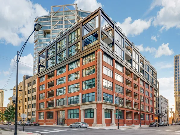 676 N Kingsbury St #204, Chicago, IL 60654