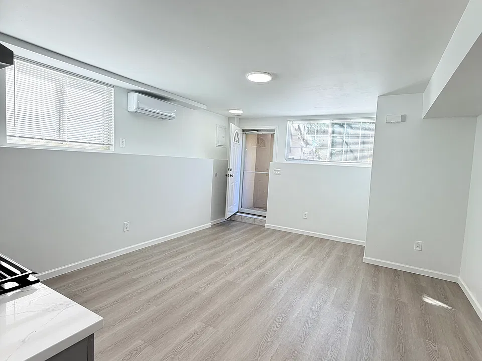 789 Rossville Ave #1S