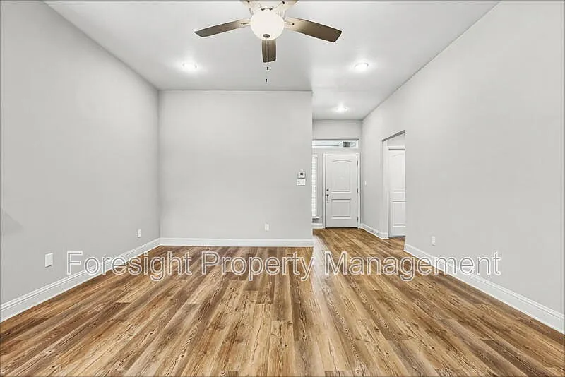 3 bed, 2.0 bath, 1610 sqft, $1,995 — Photo 2