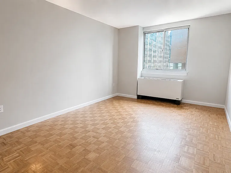 308 E 38th St #15D — Photo 2