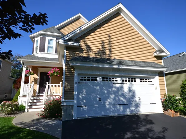 18 Parkview Ave, Queensbury, NY 12804