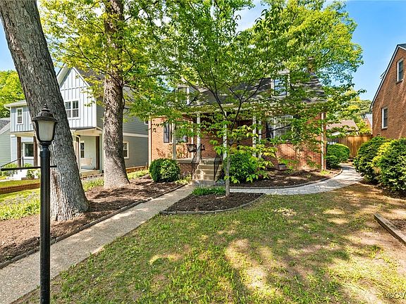 3rd image of 4904 Bromley Ln