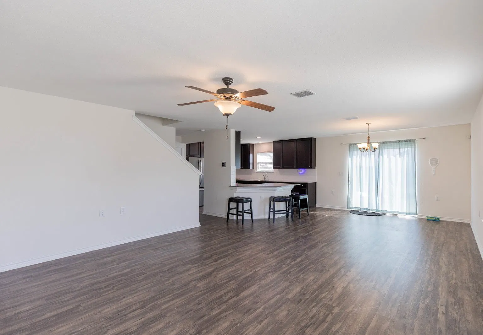 3 bed, 2.5 bath, 1909 sqft, $1,650 — Photo 4
