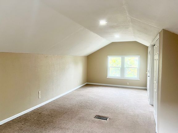 4th image of 2118 N Maryland Ave