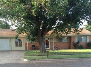 909 14th St, Shallowater, TX 79363