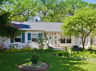 12 Crestview Ter, Buffalo Grove, IL 60089