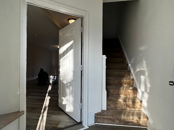 Shared entrance (Suite B upstairs)