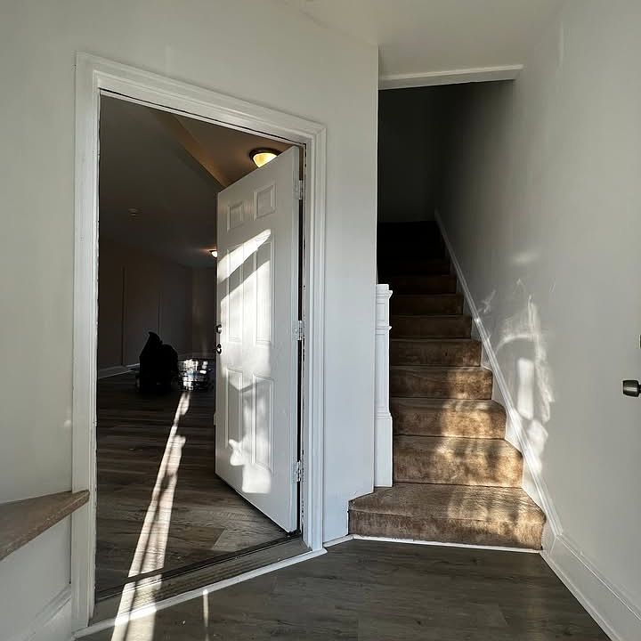 Shared entrance (Suite B upstairs)
