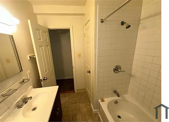 164 Mississippi Ave SE #101 — Photo 12