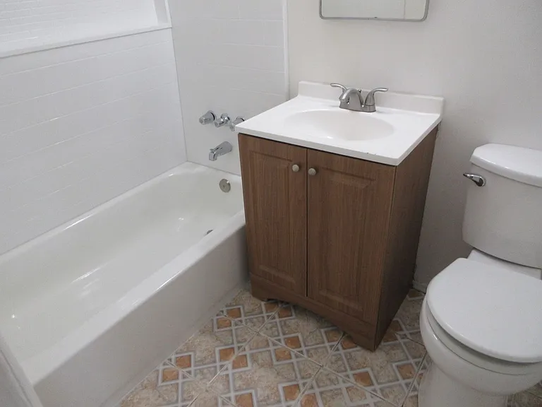 219 W Robertson Rd — Photo 7