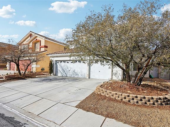 3rd image of 9916 Sierra Canyon Way