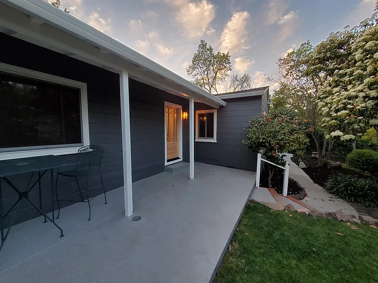 925 Hawthorn Dr — Photo 21