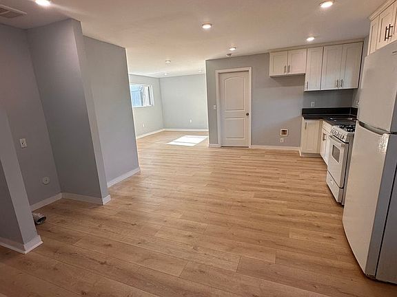 2nd image of 925 W 75th St #1/2