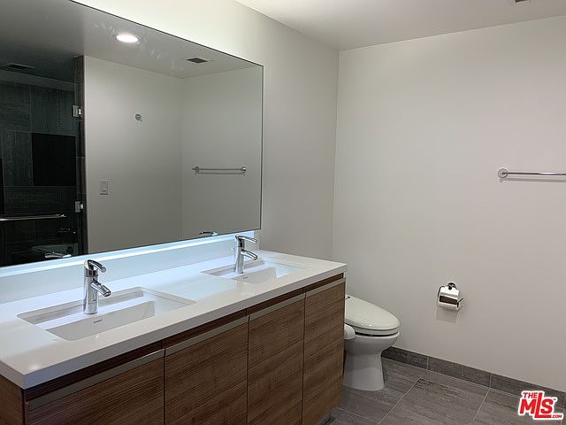 2nd image of 3785 Wilshire Blvd APT 1908