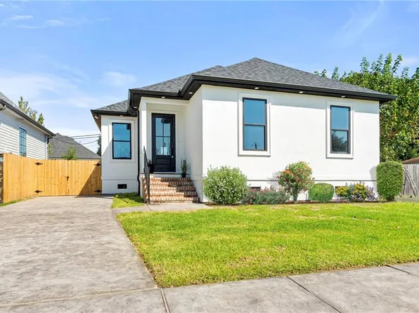 105 Cougar Dr, Arabi, LA 70032