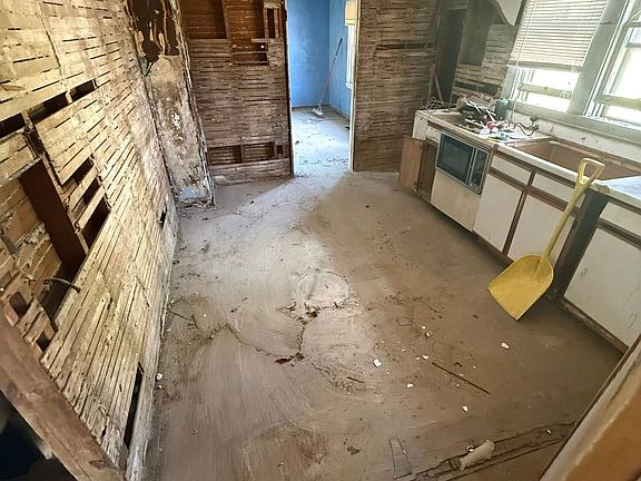 5th image of 1528 W 20th St