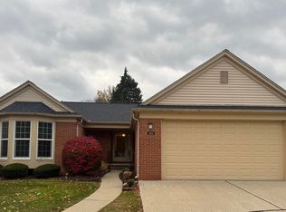 18834 Woods Dr W, Clinton Township, MI 48036