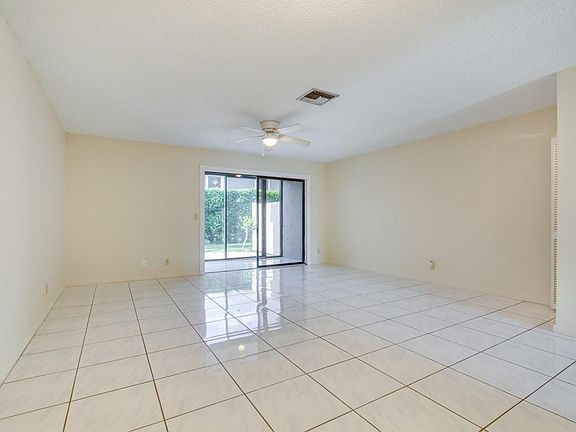4th image of 2641 Gately Dr #2502