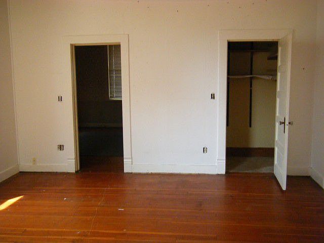 2nd image of 204 E Kennewick Ave