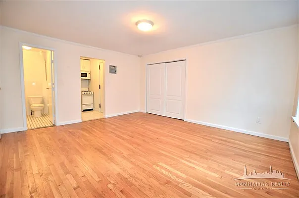 Rented by Manhattan Realty Group | media 2